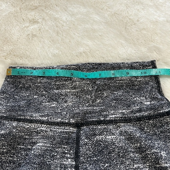 Lululemon Raw Edge Legging - Picture 9 of 10